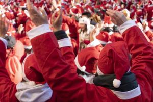 Gênova, Itália - 22 de dezembro de 2019 - caminhada tradicional do Papai Noel foto