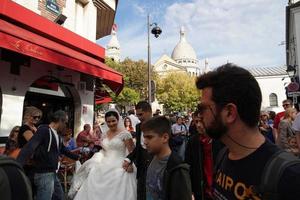 paris, frança - 6 de outubro de 2018 - artista e turista em montmartre foto