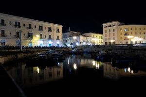 ortigia siracusa sicília itália casas antigas foto