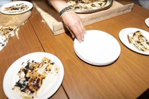 reconhecimento focaccia queijo italiano plano pão madeira forno cozido tradicional prato foto