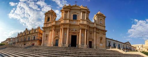 Sicília noto dome vista em dia ensolarado foto