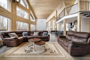 inverno chalés dentro controlo remoto área quebeque, Canadá, registro casa com sauna, spa, quartos de dormir, piscina, vivo sala, messanino, cozinha e banheiros foto