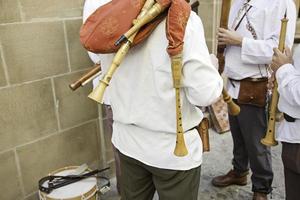 medieval músicos dentro uma festa foto