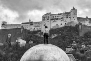 Salzburg castelo Visão panorama dentro b e W foto