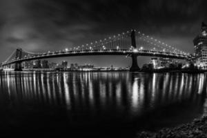 nova york manhattan bridge visão noturna do brooklyn foto