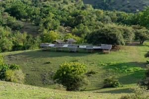 pequeno cabine em a montanha foto