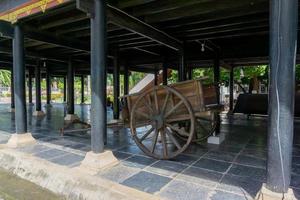 velho de madeira carrinho às aceh museu dentro banda aceh Indonésia foto