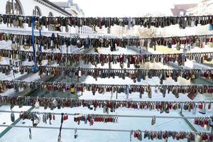 cadeados da ponte do amor de liubliana foto