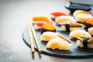 conjunto de sushi nigiri foto