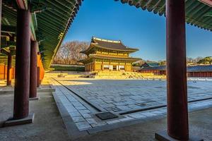 palácio de changdeokgung na cidade de seul, coreia do sul foto