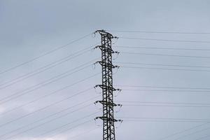 uma torre de eletricidade para fornecimento de eletricidade foto