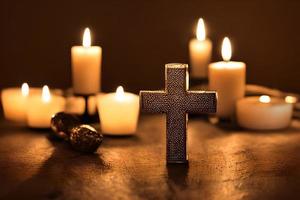 uma Cruz e alguns vela luz às a fundo para religioso tema foto. foto