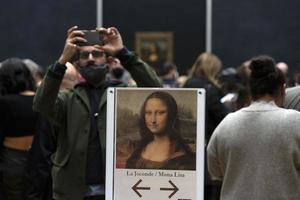 Paris, França - novembro 18 2021 - mona lisa quarto é lotado do pessoas foto