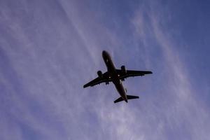 avião no céu foto