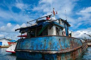 navio destruir dentro papua Indonésia foto