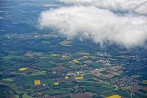 vista aérea de campos cultivados foto