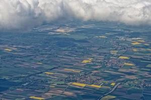 vista aérea de campos cultivados foto