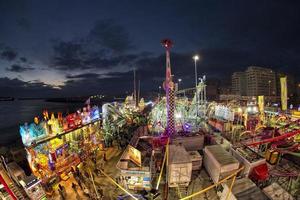 Diversão justo carnaval Luna parque panorâmico roda foto