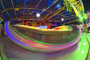 Diversão justo carnaval Luna parque comovente luzes fundo foto
