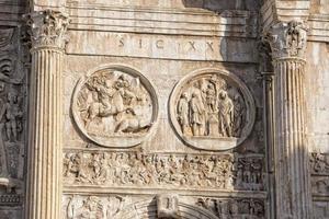 Arco Constantine em Roma foto