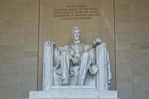 estátua de abraham lincoln no memorial de washington dc foto