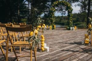 configuração do casamento. preparação para a cerimônia de casamento foto