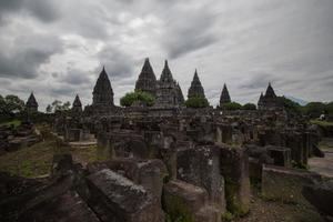 prambanan têmpora perto yogyakarta cidade central Java Indonésia foto