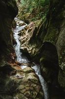 majestoso desfiladeiros du pont du diable caverna dentro França foto