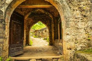 velho portão para rudkhan castelo dentro norte leste Eu corri - popular famoso turismo destino dentro Pérsia foto