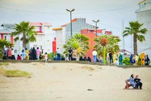 Bandar anzali, Eu corri - 10º junho, 2022 - iranianos dentro Centro juntos Conheça gastar Tempo juntos socializar. pandemia dentro irã. obra de arte vírus foto