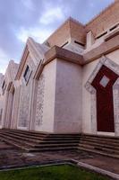 lindo às lata mesquita Jacarta, islâmico fundo mesquita foto