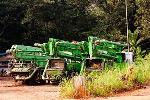 pesado equipamento construção local dentro Bekasi Indonésia foto