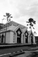 lindo às lata mesquita Jacarta, islâmico fundo mesquita foto