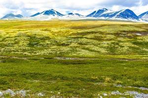 bela montanha e paisagem paisagem natureza parque nacional rondane noruega. foto