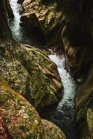 majestoso desfiladeiros du pont du diable caverna dentro França foto