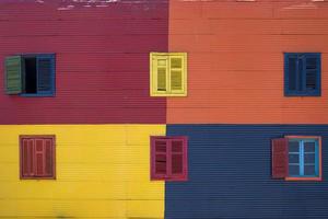 fachada colorida de caminito em la boca, buenos aires, argentina foto