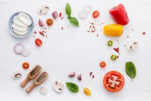 círculo de ingredientes italianos foto