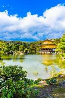 templo Kinkakuji ou pavilhão dourado em Kyoto, Japão foto