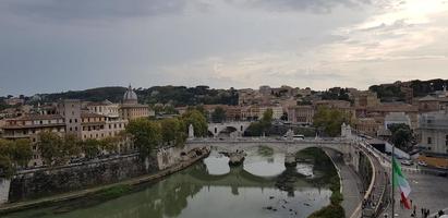 rio Tibre em Roma, Itália foto