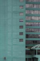 elementos geométricos de cores da fachada do edifício foto