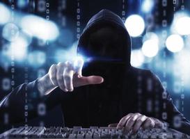 hacker lendo pessoal Informação. conceito do privacidade e segurança foto