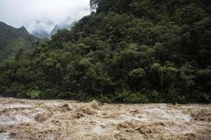 rio urubamba no peru foto