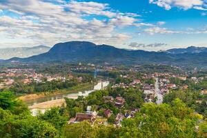 ponto de vista e bela paisagem em luang prabang, laos. foto