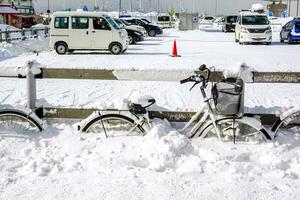 hakodate, Japão, 2018 - 1 bicicleta afogado dentro neve a partir de uma pesado tempestade de neve ontem dentro hakodate cidade. foto