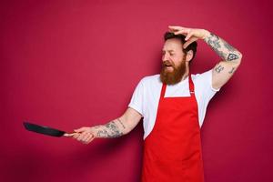 homem chefe de cozinha com panela dentro mão atos gostar uma feiticeiro foto