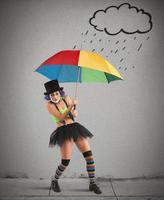 palhaços com arco Iris guarda-chuva foto