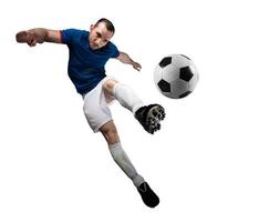 futebol jogador com bola de futebol pronto para jogar. isolado em branco fundo. foto