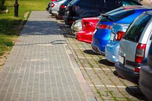 estacionado carros dentro a cidade foto