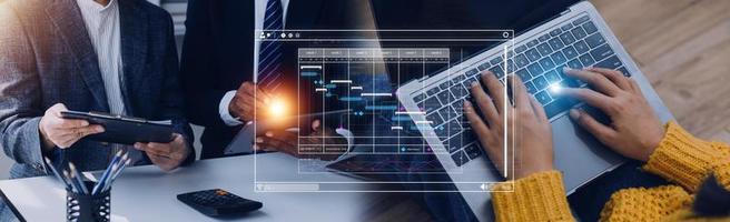 projeto Gerente trabalhando com Gantt gráfico cronograma para plano tarefas e entregas. agendamento Atividades com uma planejamento Programas, corporativo estratégia para finança, operações, vendas, marketing. foto