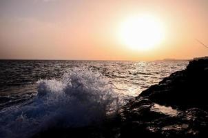 ondas dentro a oceano foto